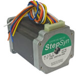 استپ موتور دو فاز نما ۲۳ گشتاور ۱۳ کیلوگرم سانتی متر 1.8 درجه برند 103h7126-1448 sanyo