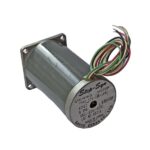 استپ موتور دو فاز نما ۲۳ گشتاور ۱۰ کیلو گرم سانتی متر 1441-746-103 برند SANYO DENKI