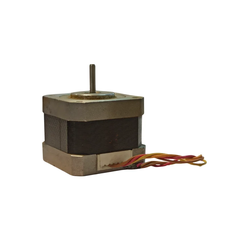 استپ موتور دوفاز ۰/۹ درجه نما ۱۷ گشتاور ۲ کیلوگرم سانتی متر ۴ سیم STH-42C1011 برند SHINANO KENSHI استوک