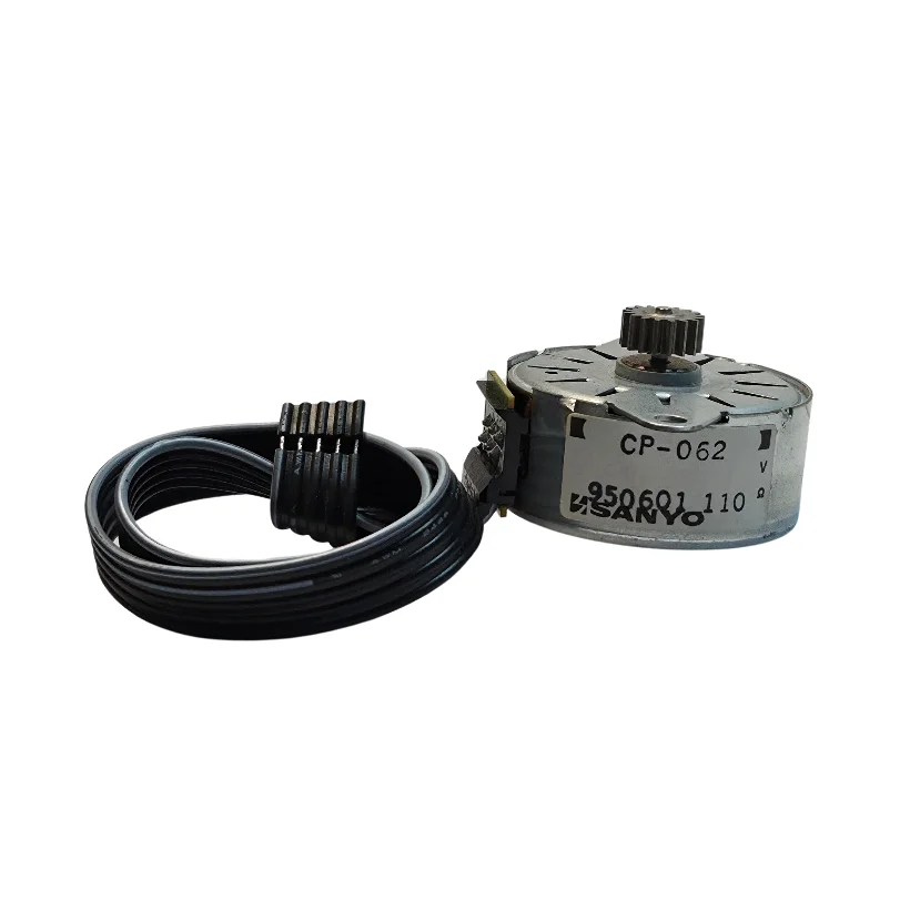 استپ موتور دو فاز ۷/۵ درجه گشتاور ۰/۲ کیلوگرم سانتی متر ۵ سیم مدل CP-062 برند SANYO ساخت ژاپن