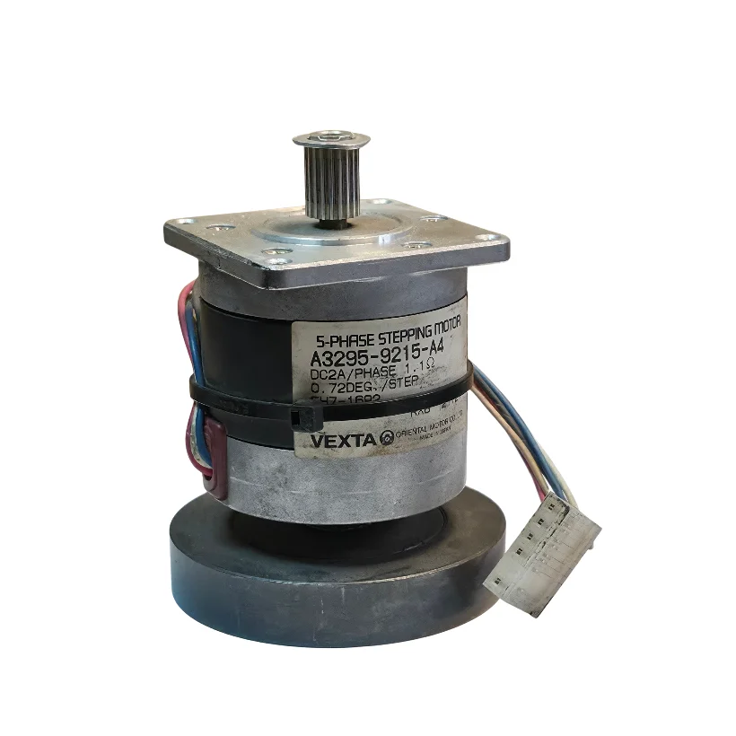 استپ موتور ۵ فاز نما ۲۳ گشتاور ۶ کیلوگرم سانتی متر ۰/۷۲ درجه A3295-9215-A4 برند VEXTA ساخت ژاپن استوک