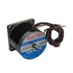 استپ موتور ۵ فاز نما ۲۳ گشتاور ۴ کیلوگرم سانتی متر ۰/۷۵ درجه مدل 5020-7551-103 برند SANYO DENKI ساخت ژاپن استوک